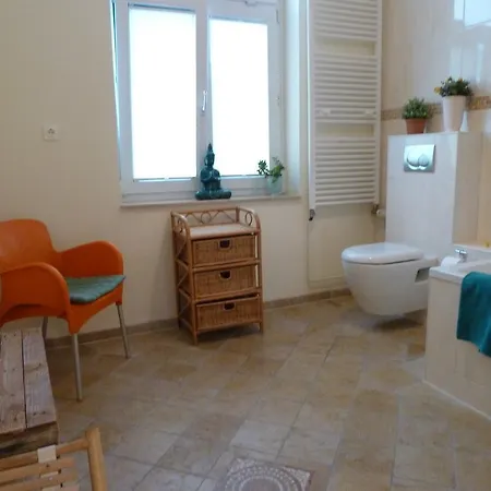 沃德莱韦斯滕卡塞尔公寓 *